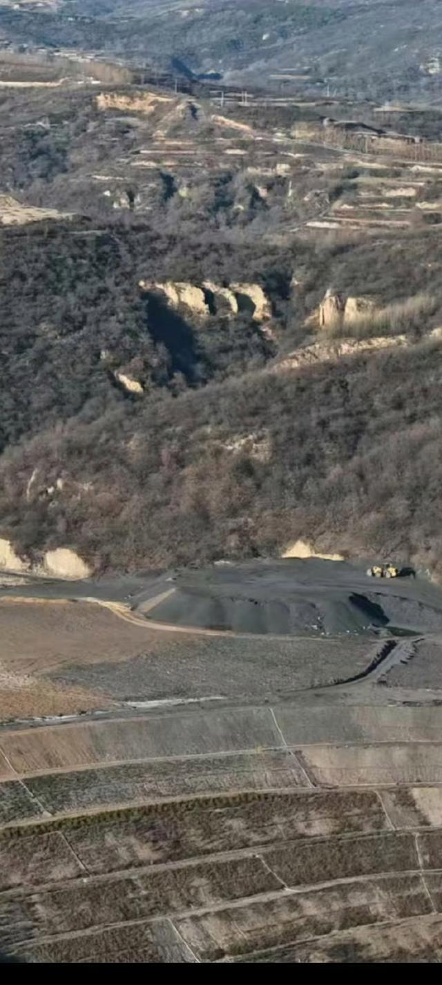 临汾市蒲县乔家湾前进村煤矸石填埋场污染严重环保措施缺失(图2)