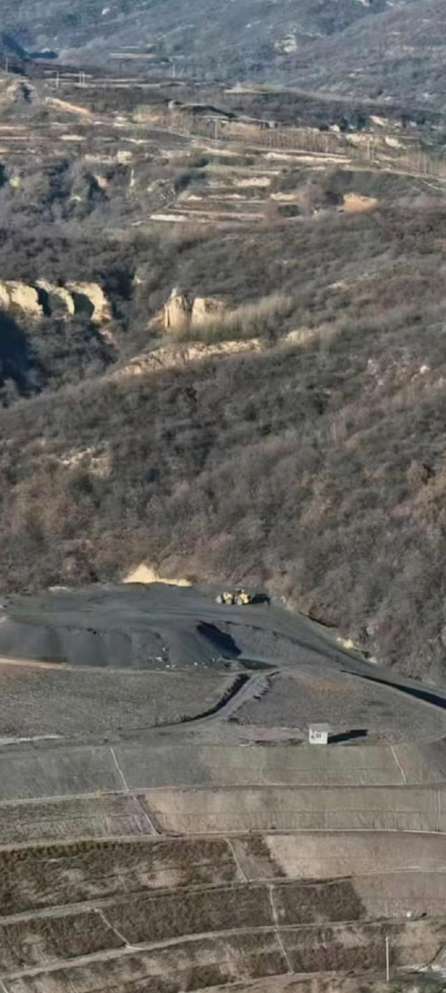 临汾市蒲县乔家湾前进村煤矸石填埋场污染严重环保措施缺失(图4)